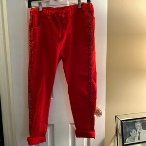 NT red pull on one size jean.